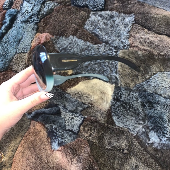 Dolce & Gabbana sunglasses - Picture 2 of 4